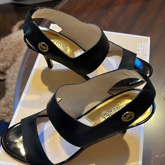 ♥️Michael Kors open toed shoe with 3inch heel♥️ - Picture 7 of 7